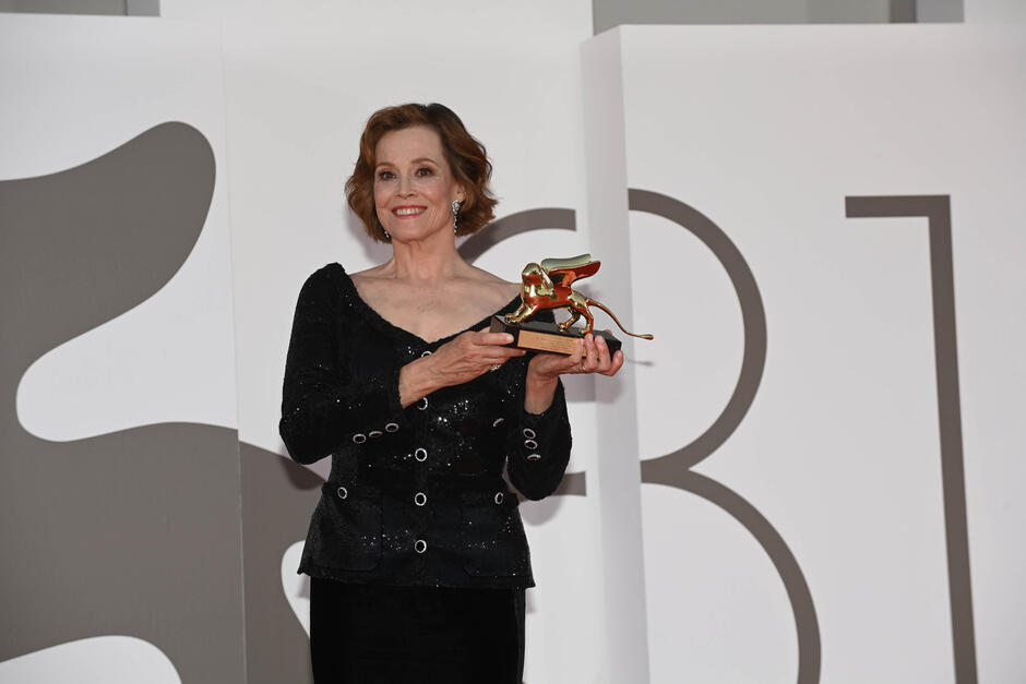 Il Leone d'Oro alla Carriera Sigourney Weaver alla 81a Mostra Internazionale d'Arte Cinematografica della Biennale di Venezia il 28 agosto 2024