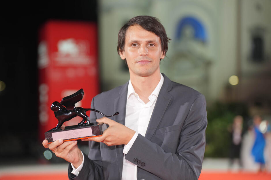 Boris Labbé con il Gran Premio Venice Immersive per ito meikyū al photocall dei vincitori della Cerimonia di Premiazione di Venezia 81, sabato 7 settembre 2024