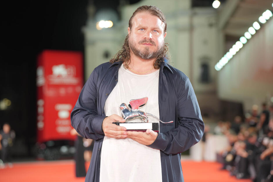 Brady Corbet con il Leone D'argento - Premio Per La Migliore Regia per The brutalist al photocall dei vincitori della Cerimonia di Premiazione di Venezia 81, sabato 7 settembre 2024