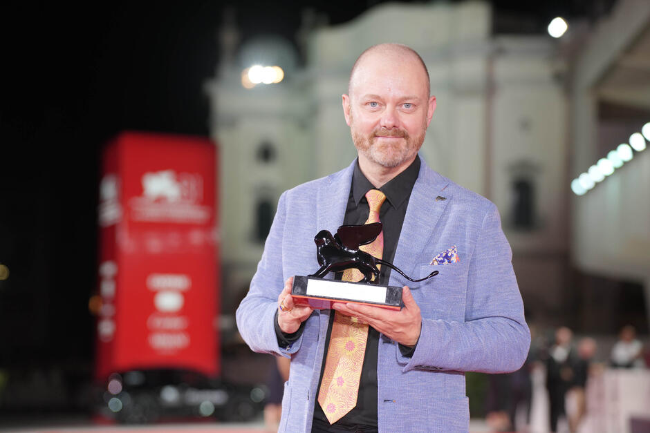Alexandre O. Philippe con il Premio Venezia Classici per il Miglior Documentario sul Cinema per Chain Reactions al photocall dei vincitori della Cerimonia di Premiazione di Venezia 81, sabato 7 settembre 2024