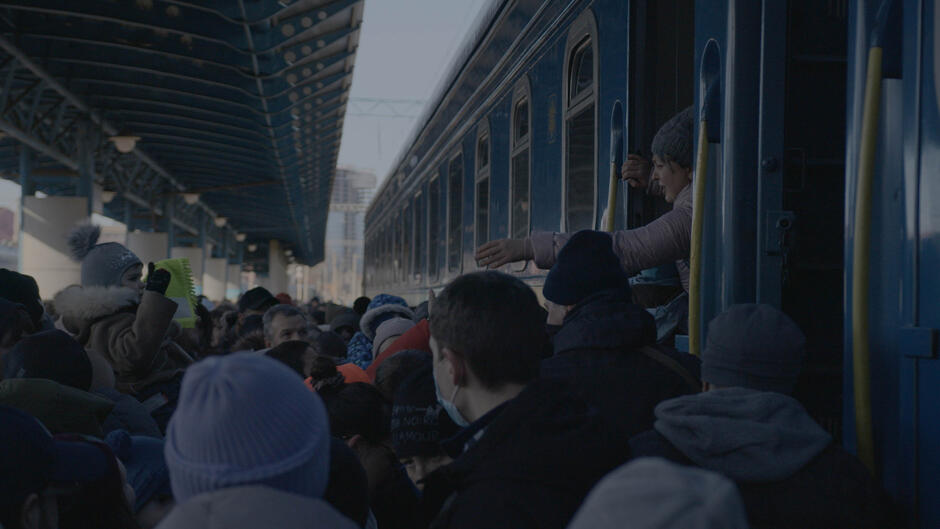 Pisni zemli, shcho povilno horyt' di Olha Zhurba di Olha Zhurba - Immagine dal set