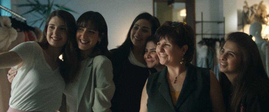 Buone Vacanze - Happy Holidays di Scandar Copti - Immagine ufficiale