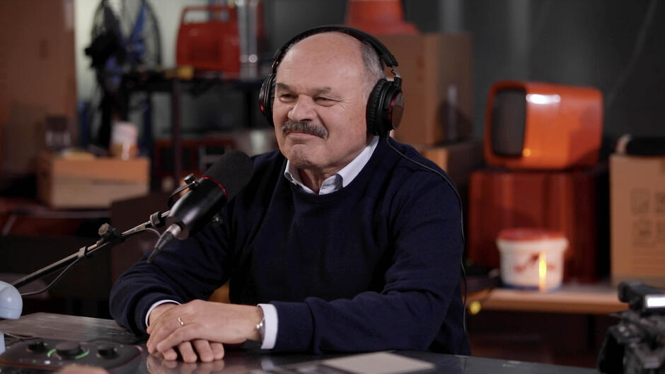 Oscar Farinetti ospite della puntata 'Il cibo di domani' di 'Nel Garage con Giorgio Panariello' su RaiPlay