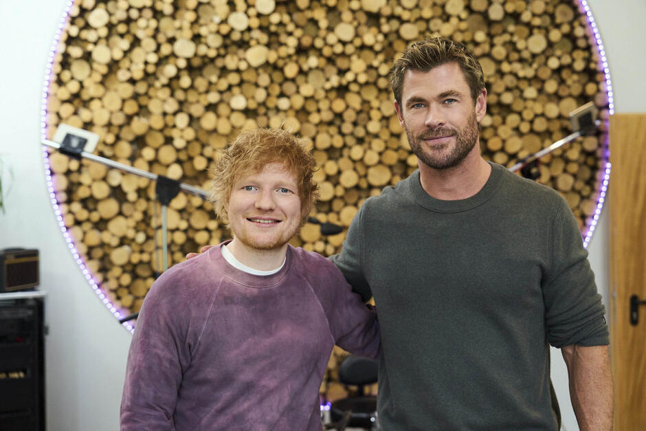 Ed Sheeran e Chris Hemsworth in Limitless: Live Better Now 1x01 - Immagine dal set