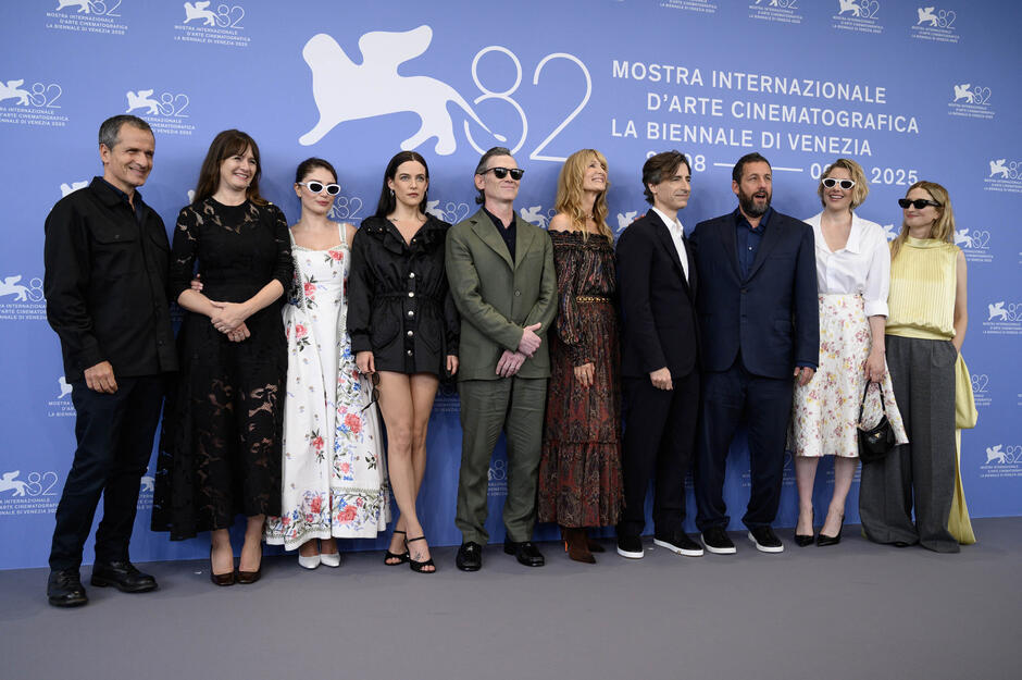 Delegazione di Jay Kelly (tra cui Billy Crudup, Adam Sandler, Noah Baumbach, Riley Keough) al photocall del film alla 82a Mostra Internazionale d'Arte Cinematografica di Venezia, giovedì 28 agosto 2025