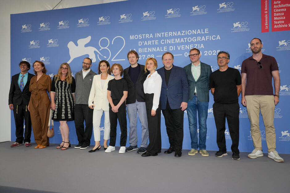 Delegazione di Orphan (tra cui László Nemes, Andrea Waskovics, Grégory Gadebois e Bojtorján Barábas) al photocall del film alla 82a Mostra del Cinema di Venezia, giovedì 28 agosto 2025