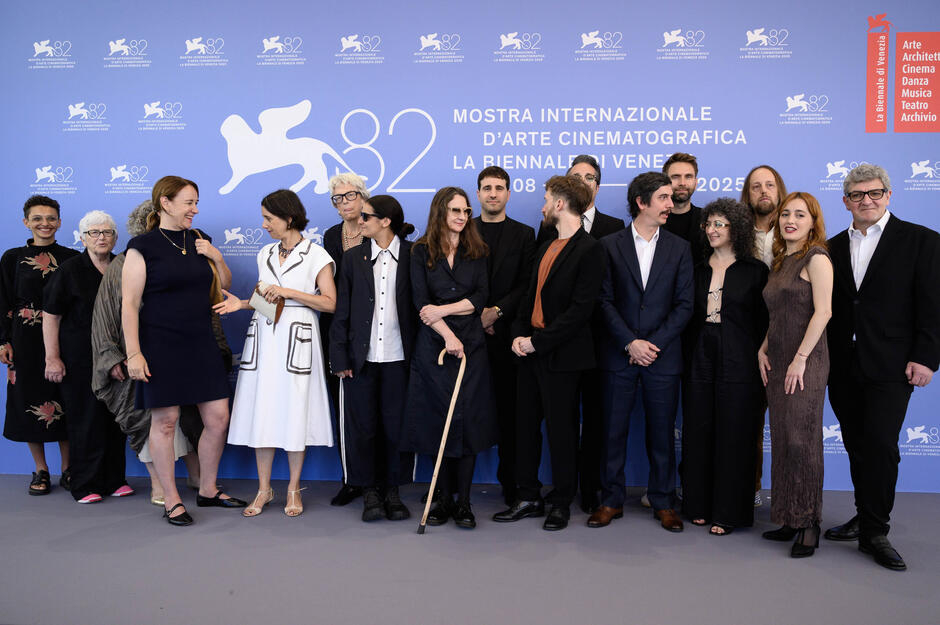Delegazione di Nuestra Tierra di Lucrecia Martel al photocall del film alla 82a Mostra del Cinema di Venezia, domenica 31 agosto 2025