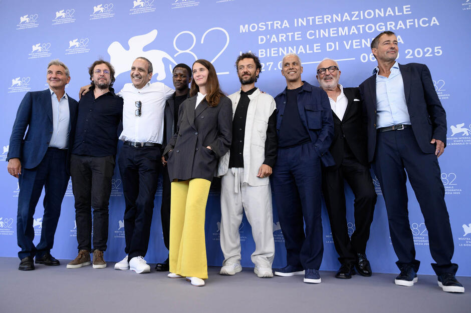 Delegazione di Un prophète di Enrico Maria Artale (tra cui Enrico Maria Artale, Sami Bouajila, Mamadou Sidibé) al photocall del film alla 82a Mostra del Cinema di Venezia