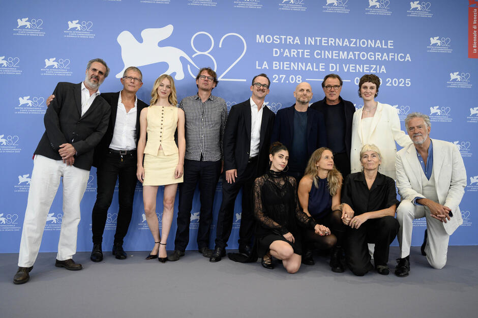 Delegazione serie Etty (tra cui Hagai Levi e Julia Windischbauer) alla 82a Mostra del Cinema di Venezia, lunedì 1 settembre 2025