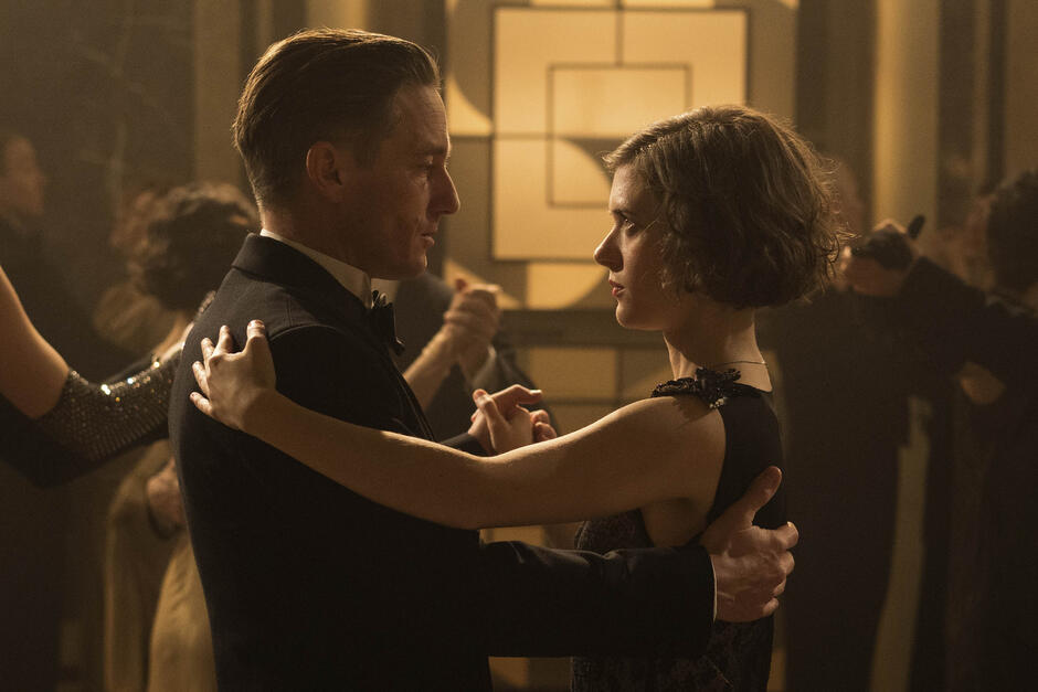 Gereon Rath (Volker Bruch), Charlotte Ritter (Liv Lisa Fries) in Babylon Berlin - Stagione 5