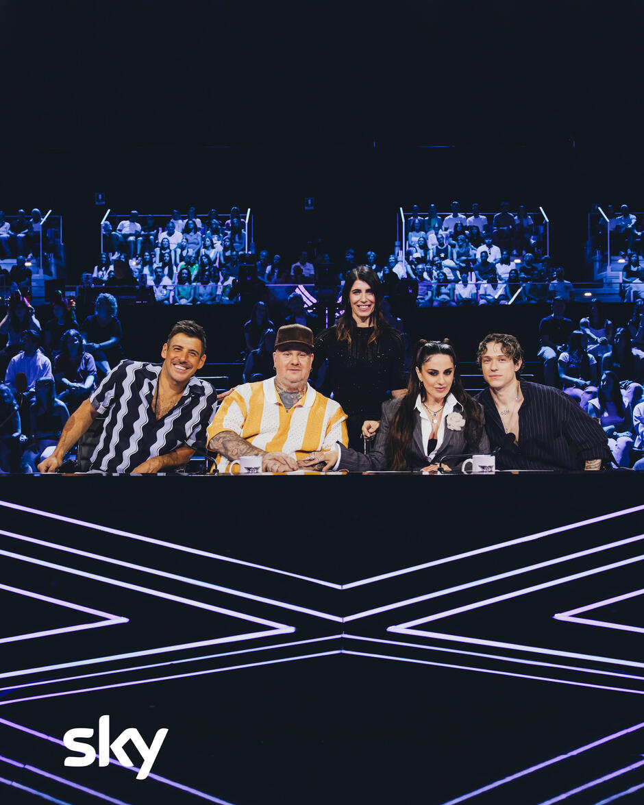 Irama, Paola Iezzi, Jake La Furia, Francesco Gabbani, Giorgia al tavolo dei giudici di X Factor 2026