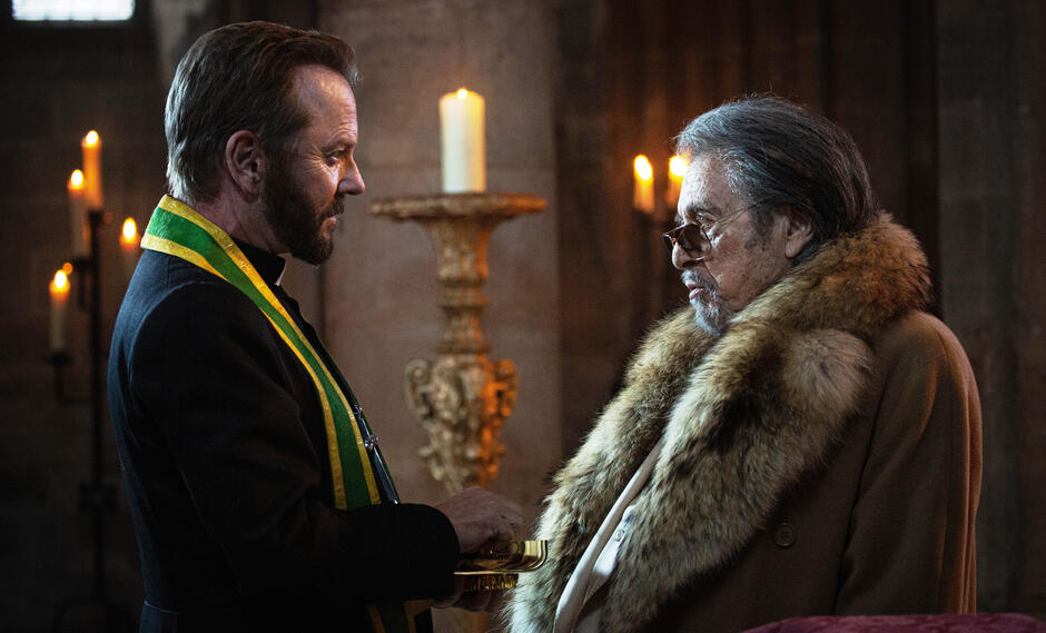 Kiefer Sutherland e Al Pacino in Father Joe di Barthélémy Grossmann