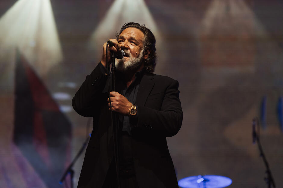 Russell Crowe in What Love Builds