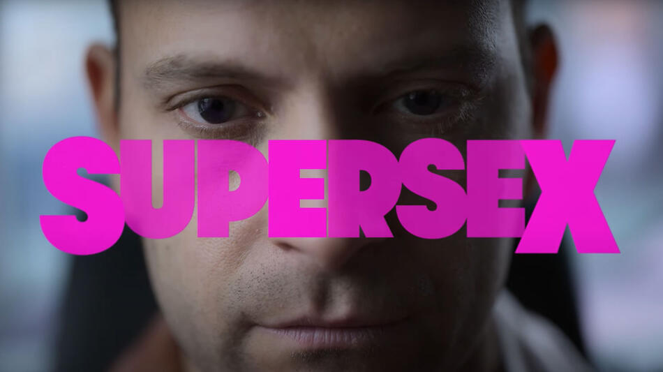 Supersex, scena da teaser trailer della serie Netflix su Rocco Siffredi