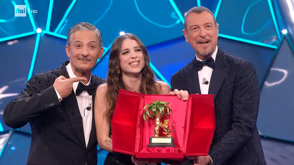 Fiorello, Amadeus e la vincitrice di Sanremo 2024 Angelina Mango