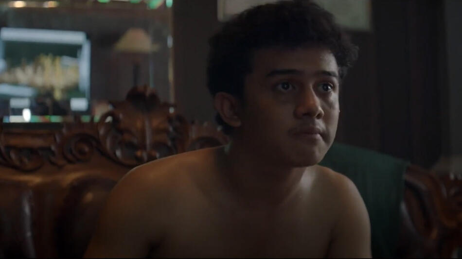 Autobiography di Makbul Mubarak, scena da clip L'inizio