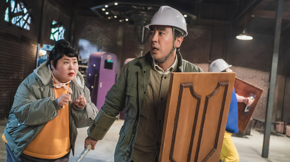 Ryu Seung-ryong in Chicken Nugget 1x09