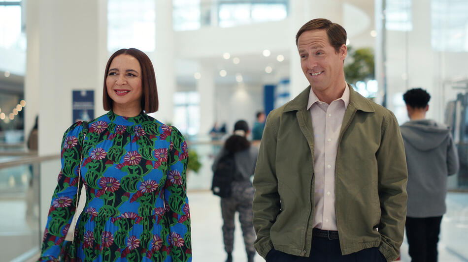 Maya Rudolph e Nat Faxon in Loot 2x05
