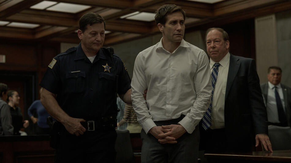 Jake Gyllenhaal e Bill Camp in Presunto innocente 1x01