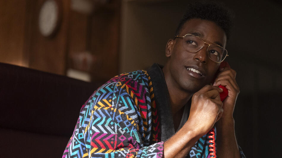 Luke James in Them - Loro 2x02