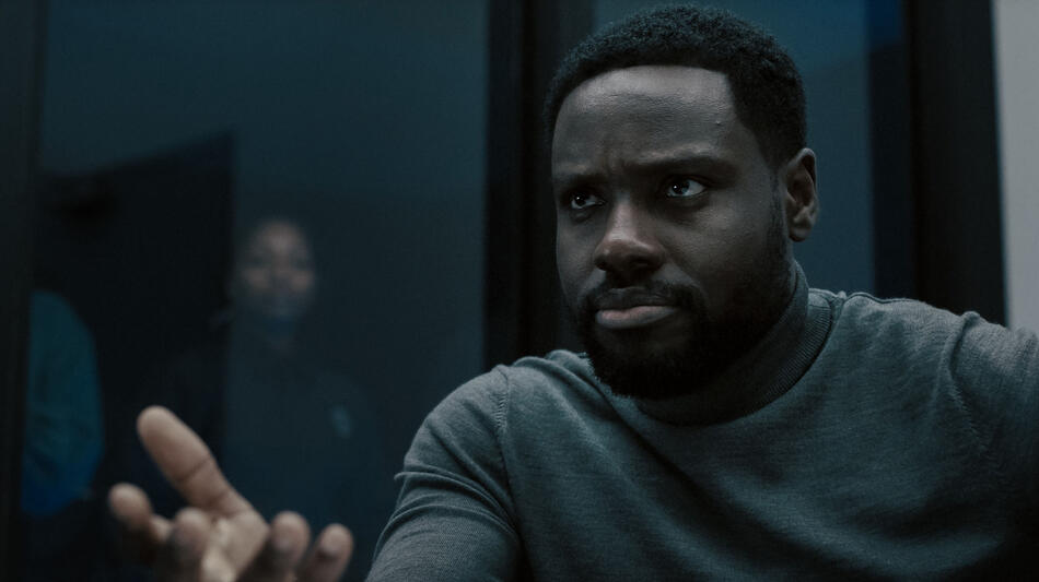 Dayo Okeniyi in Dark Matter 1x01