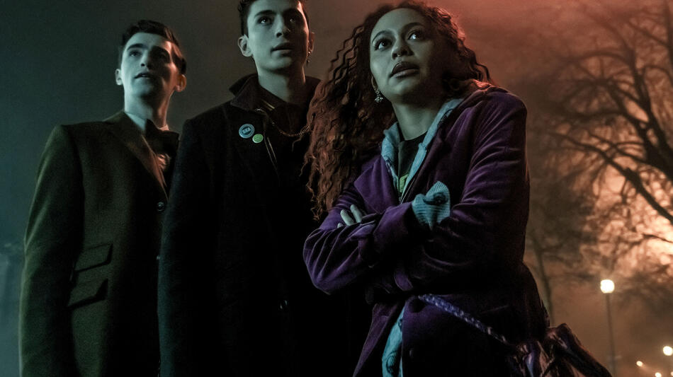 George Rexstrew, Jayden Revri e Kassius Nelson in Dead Boy Detectives 1x03