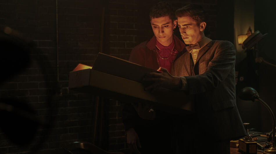 Jayden Revri e George Rexstrew in Dead Boy Detectives 1x08