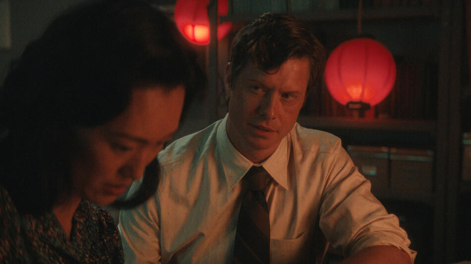 Mari Yamamoto e Anders Holm in Monarch: Legacy of Monsters 1x08