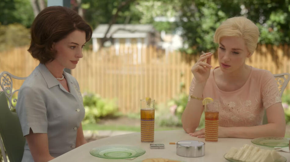 Mothers' Instinct, scena da trailer del film con Jessica Chastain Anne Hathaway