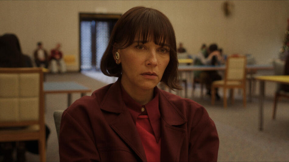 Rashida Jones in Sunny 1x01