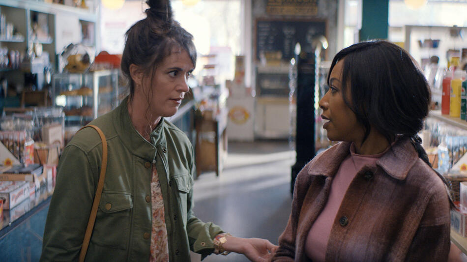 Mary Holland e Gabrielle Dennis in Il premio del destino 1x02