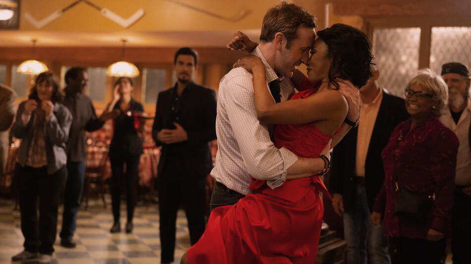 Gabrielle Dennis e Chris O'Dowd in Il premio del destino 1x04