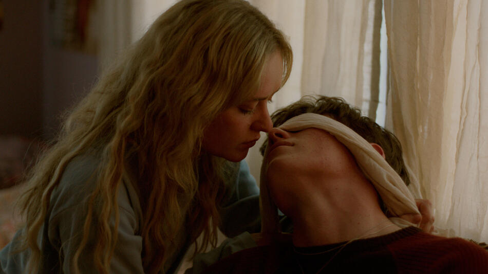 Felicia Truedsson come Agnes e Edvin Ryding come Noel in A Part of You