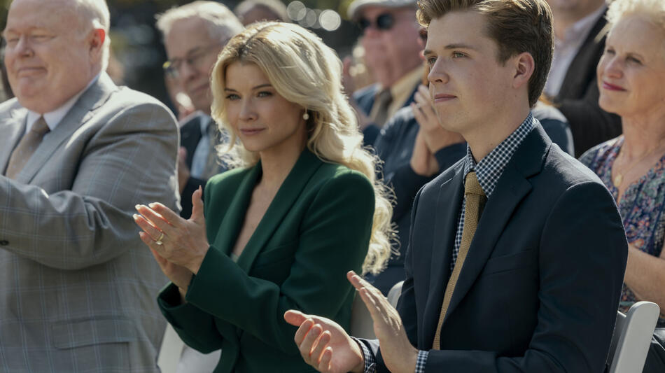 Christian Clemenson, Sarah Jones, Evan Roe in Un uomo vero 1x06