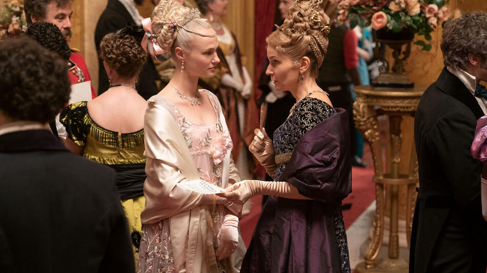 Jessica Madsen e Joanna Bobin in Bridgerton 1x07