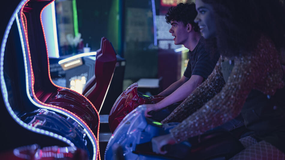 Kit Connor e Joe Locke in Heartstopper 1x05 - Immagine dal set