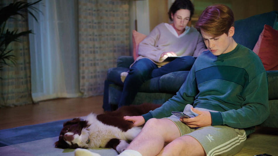 Olivia Colman e Kit Connor in Heartstopper 1x06 - Immagine dal set