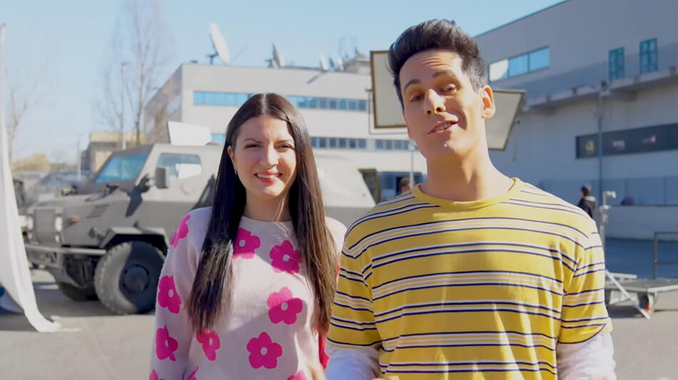 Luigi Calagna e Sofia Scalia nel teaser trailer di Me Contro Te Il Film - Operazione Spie