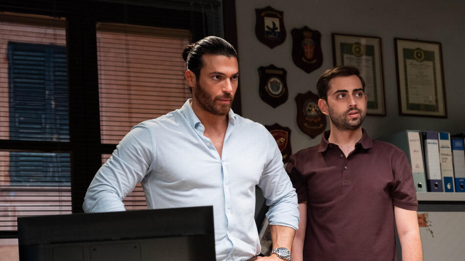 Can Yaman (Francesco Demir) e Giovanni Nasta (Turi) in Viola come il mare 2x04