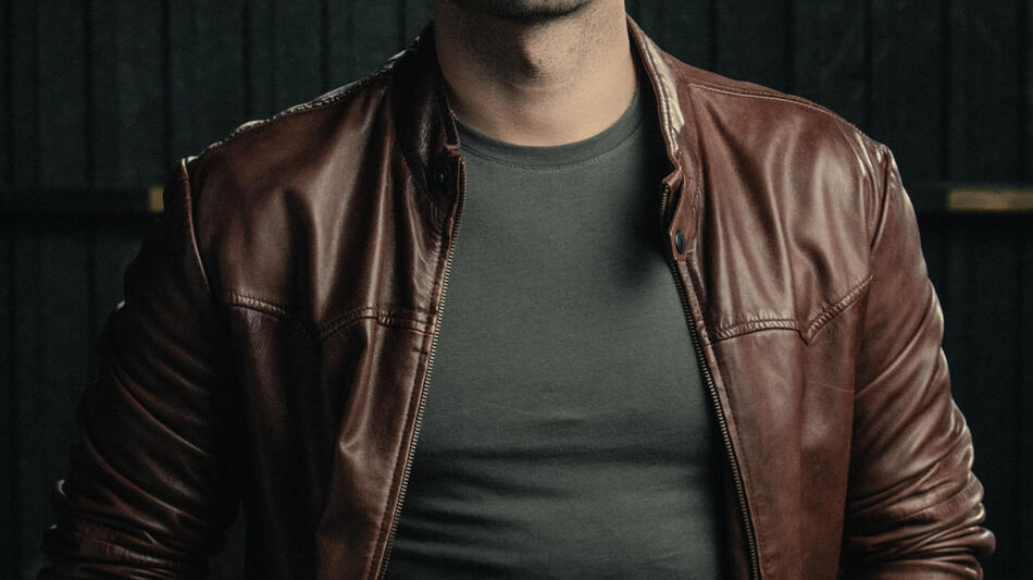 Tamar Novas come Daniel in Gangs of Galicia - Stagione 1