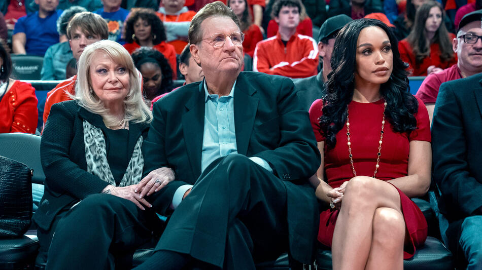 Jacki Weaver, Ed O'Neill, Cleopatra Coleman in Clipped 1x01