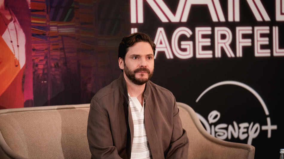 Daniel Brühl all'incontro con la stampa a Milano il 5 giugno 2024 per la presentazione di Becoming Karl Lagerfeld