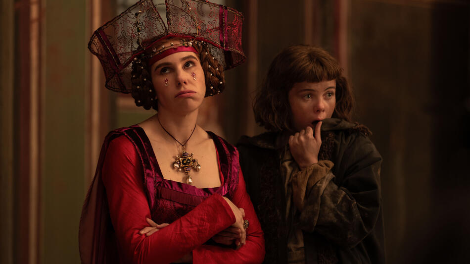 (S-D) Zosia Mamet come Pampinea e Saoirse-Monica Jackson come Misia in The Decameron 1x02