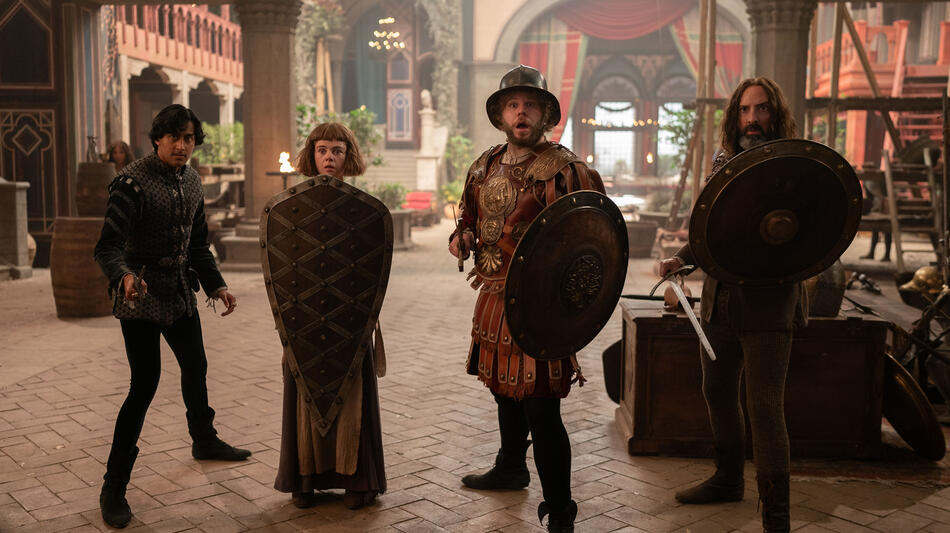 Karan Gill, Saoirse-Monica Jackson, Douggie McMeekin e Tony Hale in The Decameron 1x08