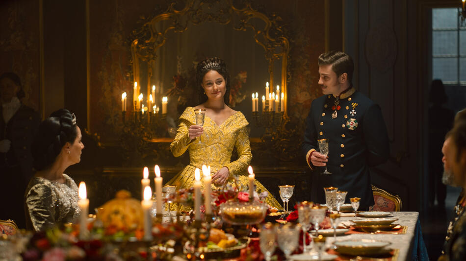 Desirée Nosbusch come Eh Sophie, Jannik Schümann come Franz e Dominique Devenport come Sissi in Sissi 3x05