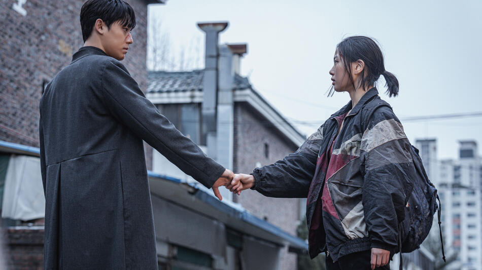 Lee Do-hyun come Lee Eun-hyeok, Ko Min-si come Lee Eun-yu in Sweet Home 3x05