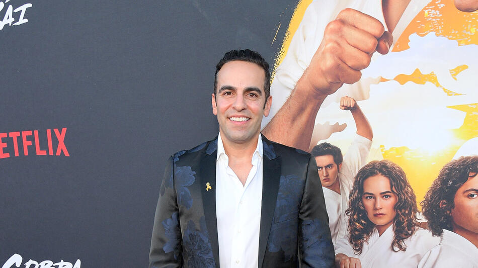 Dan Ahdoot allo Special Fan Event per Cobra Kai Stagione 6 Parte 1 all'Autry Museum al Griffith Park il 17 Luglio 2024 in Los Angeles, California