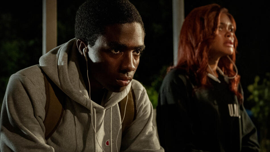 Caleb McGlaughlin come Nate e Andra Day come Ebony in The Deliverance