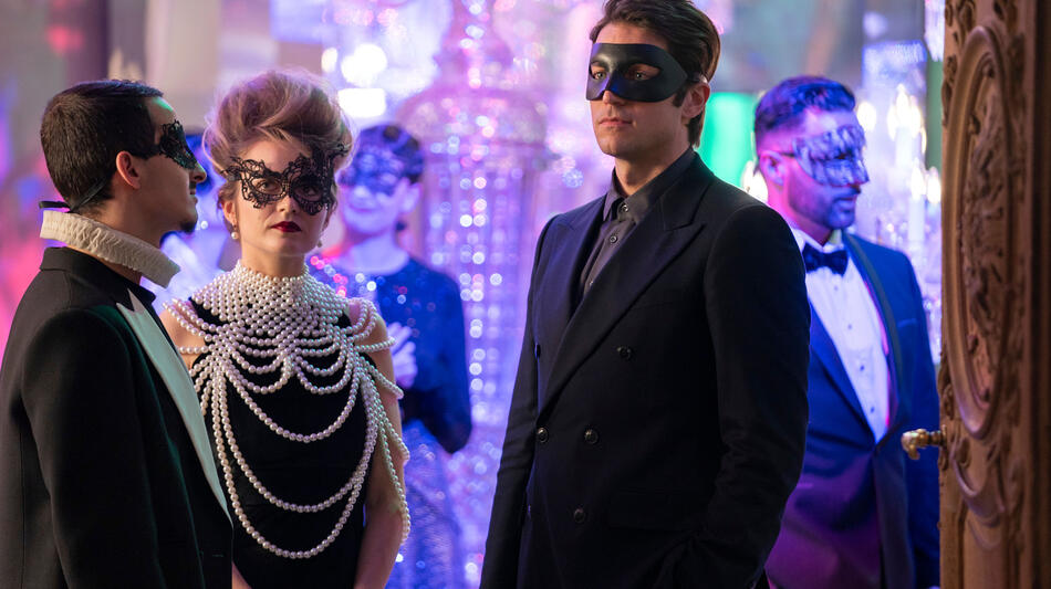 Lucas Bravo come Gabriel in Emily in Paris 4x03