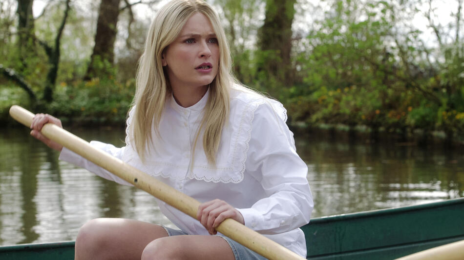 Camille Razat come Camille in Emily in Paris 4x02